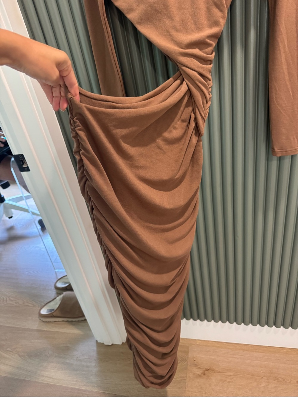 Nwt Cutout Ruched Long Sleeve Midi Dress Brown — image 5 of 8